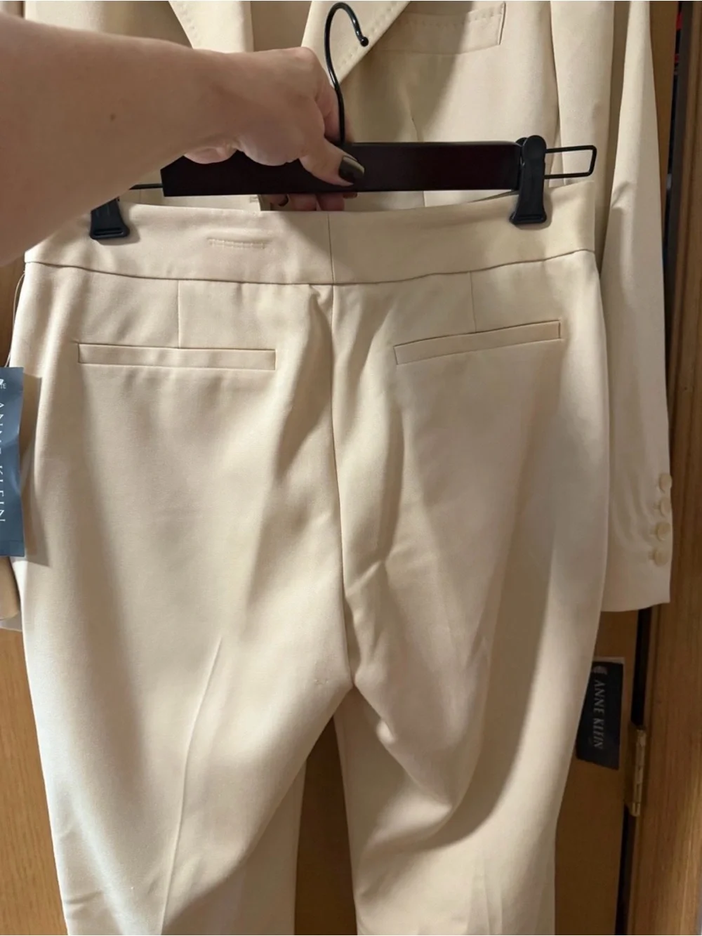 NWT! Anne Klein butter/Ivory Two-Piece Women's Blazer and Pant Suit